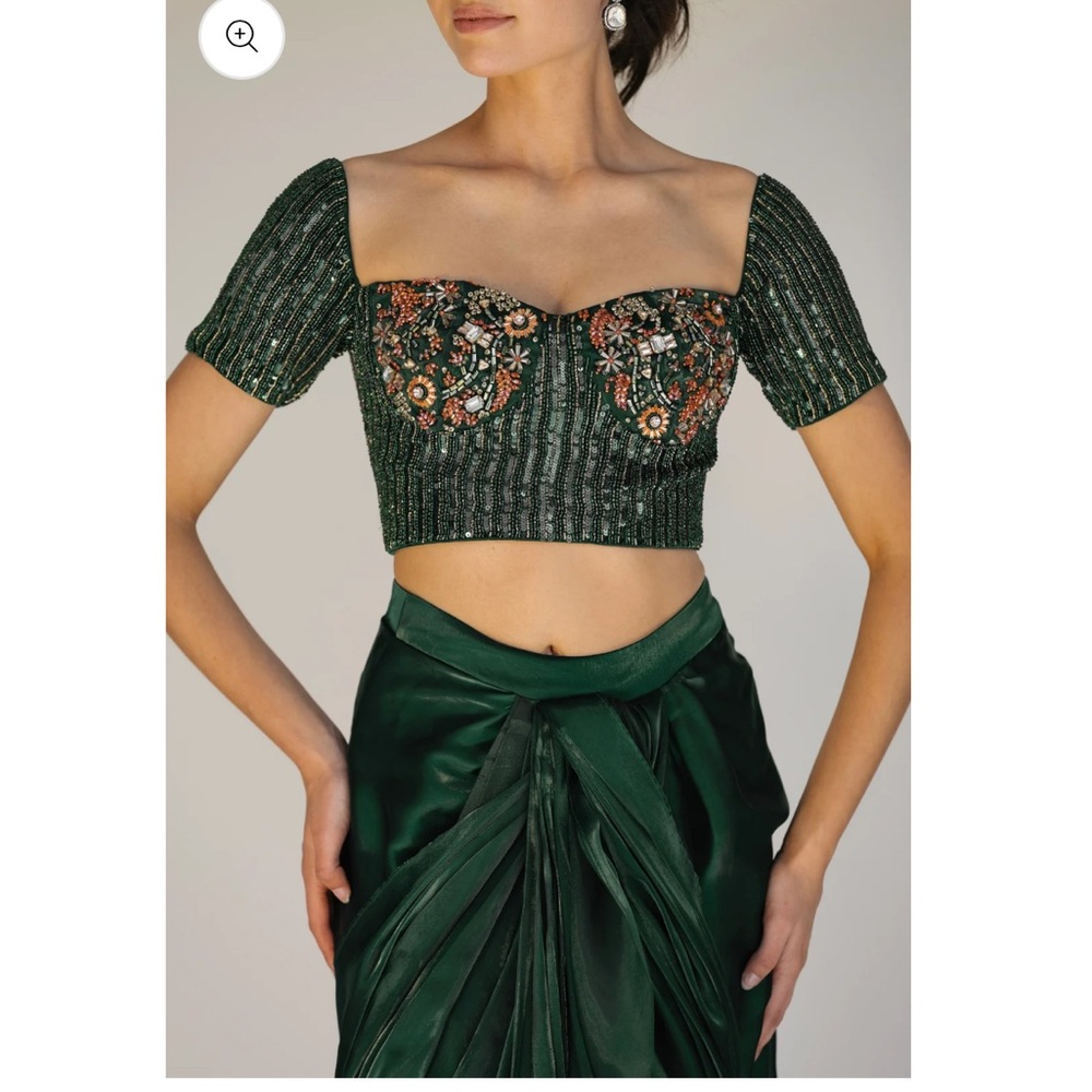 Sani NEW Size M embroidered, bustier top.